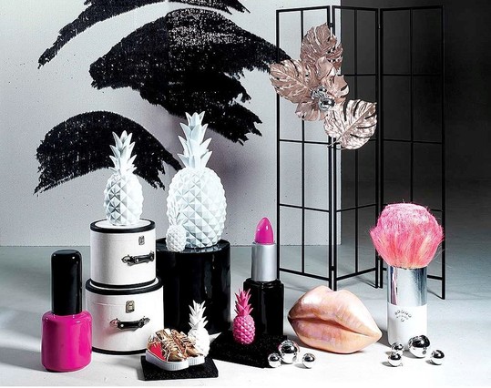 Black - White - Pink Cosmetics