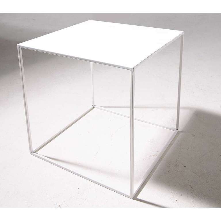 Deco Metal Table