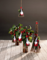 Wichtel in Rattan-Besen zum H